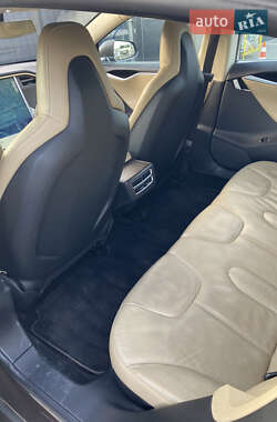 Лифтбек Tesla Model S 2014 в 