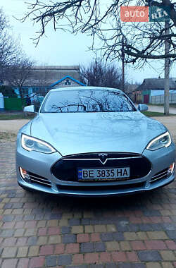 Лифтбек Tesla Model S 2015 в Львове