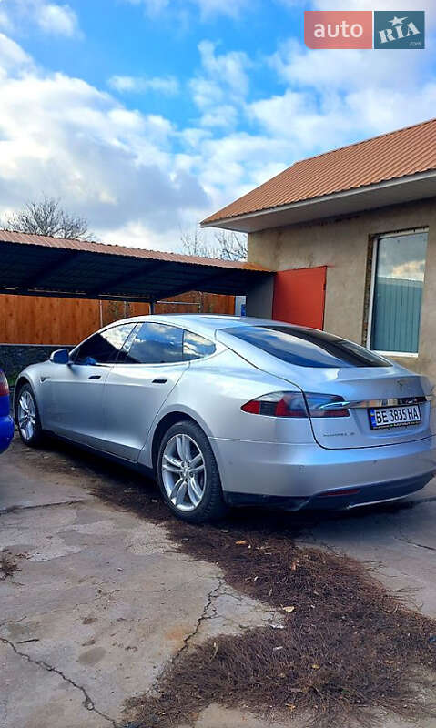 Лифтбек Tesla Model S 2015 в Львове фото 5 Лифтбек Tesla Model S 2015 в Львове