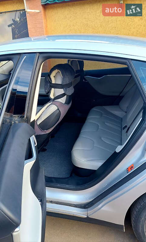 Лифтбек Tesla Model S 2015 в Львове фото 10 Лифтбек Tesla Model S 2015 в Львове