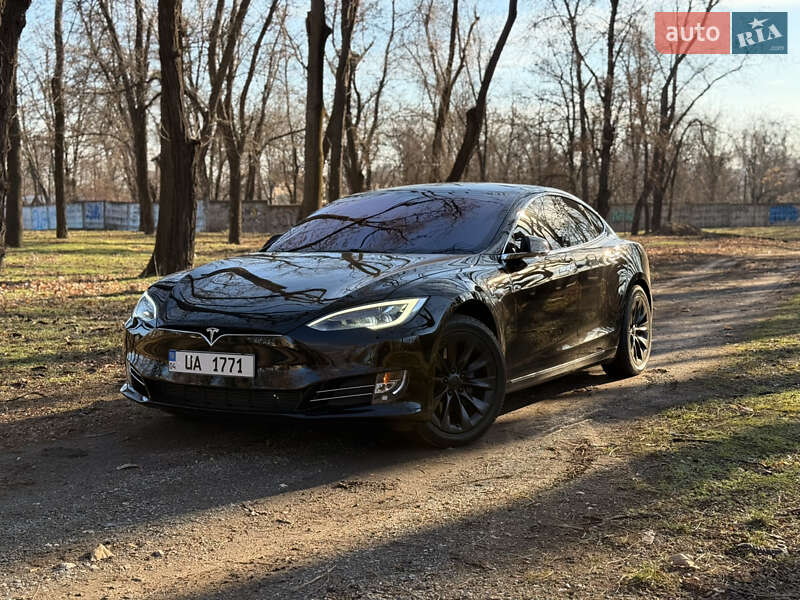 Лифтбек Tesla Model S 2021 в Кривом Роге