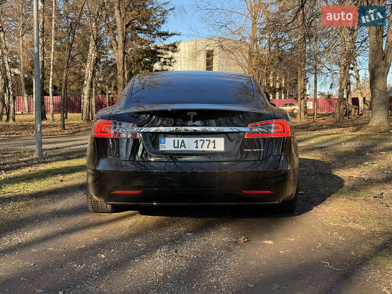 Лифтбек Tesla Model S 2021 в Кривом Роге