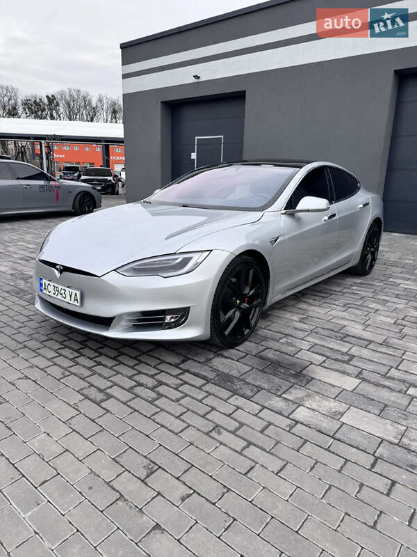 Tesla Model S 2018