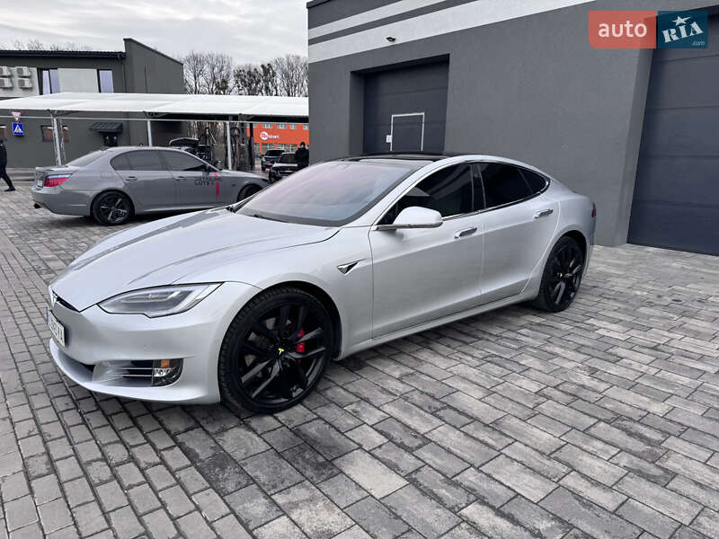 Лифтбек Tesla Model S 2018 в Луцке