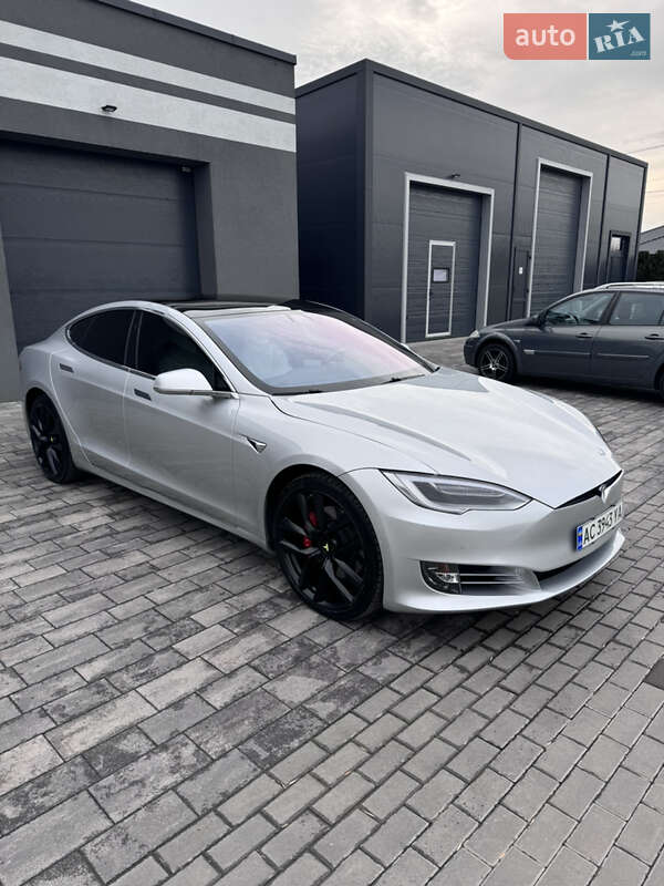 Ліфтбек Tesla Model S 2018 в Луцьку