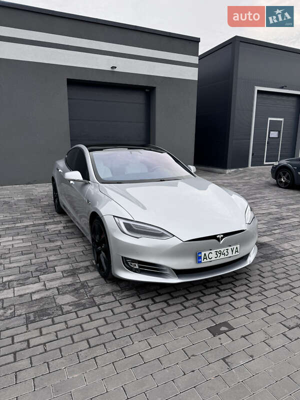 Лифтбек Tesla Model S 2018 в Луцке