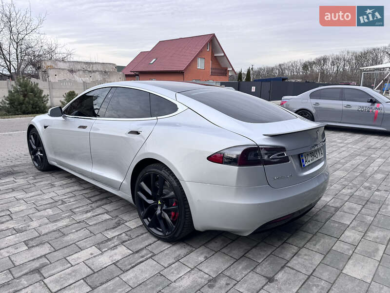 Лифтбек Tesla Model S 2018 в Луцке