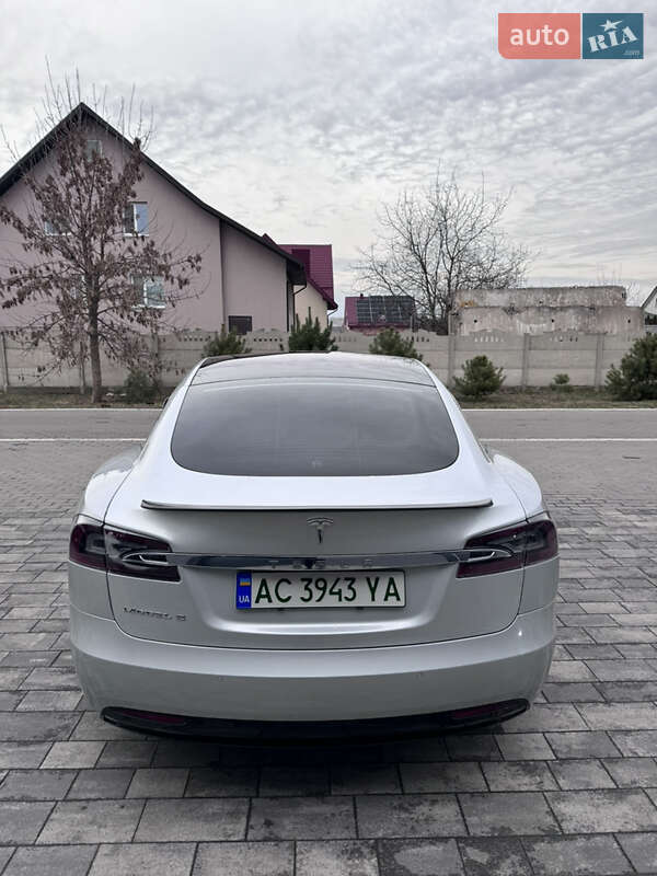 Лифтбек Tesla Model S 2018 в Луцке