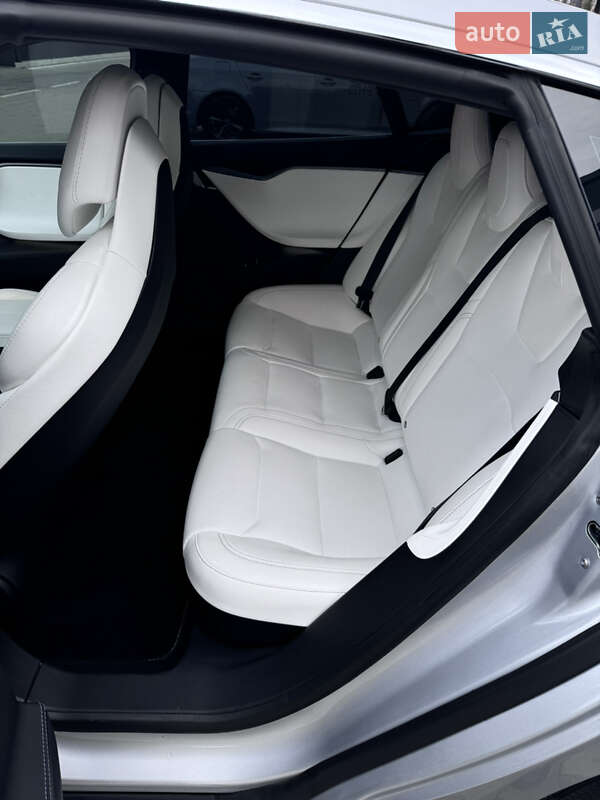 Лифтбек Tesla Model S 2018 в Луцке