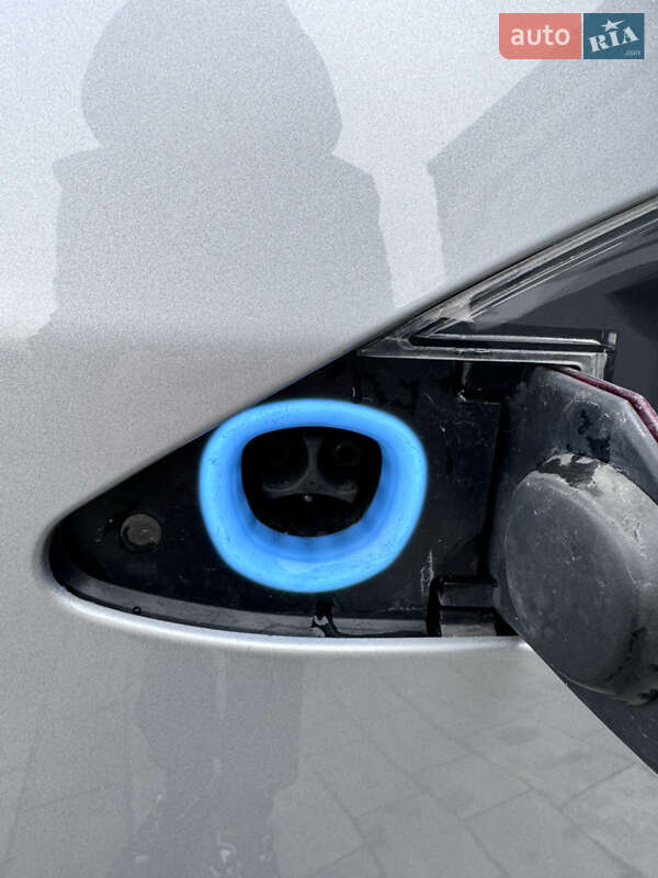 Лифтбек Tesla Model S 2018 в Луцке