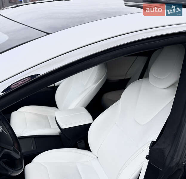 Лифтбек Tesla Model S 2018 в Луцке
