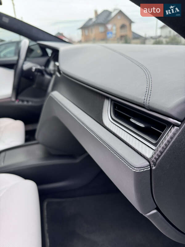 Лифтбек Tesla Model S 2018 в Луцке