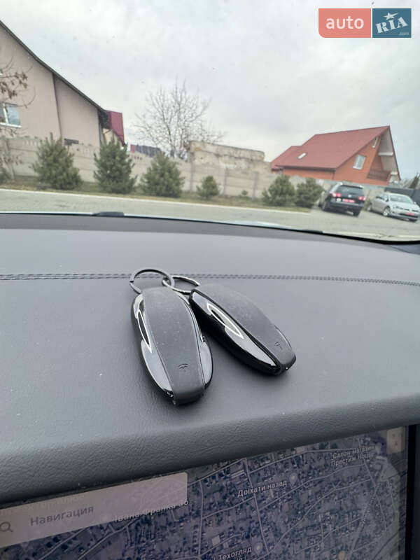 Ліфтбек Tesla Model S 2018 в Луцьку