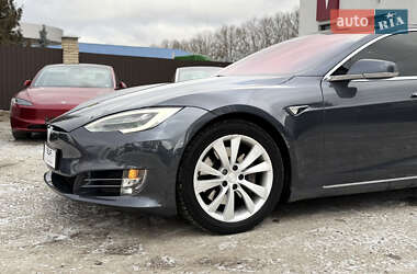 Лифтбек Tesla Model S 2017 в Виннице