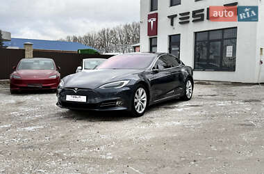 Лифтбек Tesla Model S 2017 в Виннице