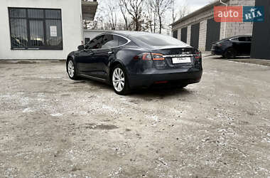 Лифтбек Tesla Model S 2017 в Виннице