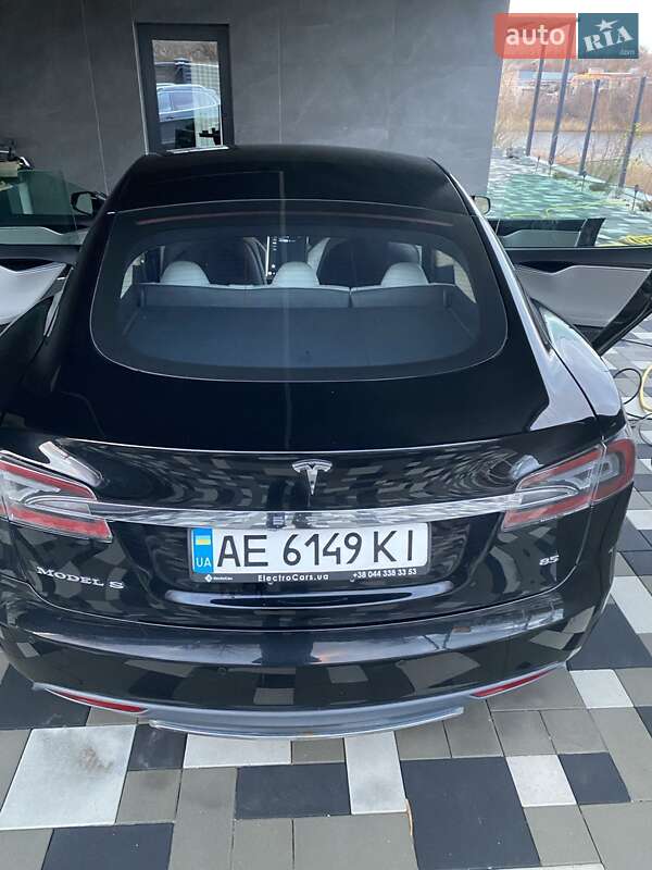 Лифтбек Tesla Model S 2014 в Днепре