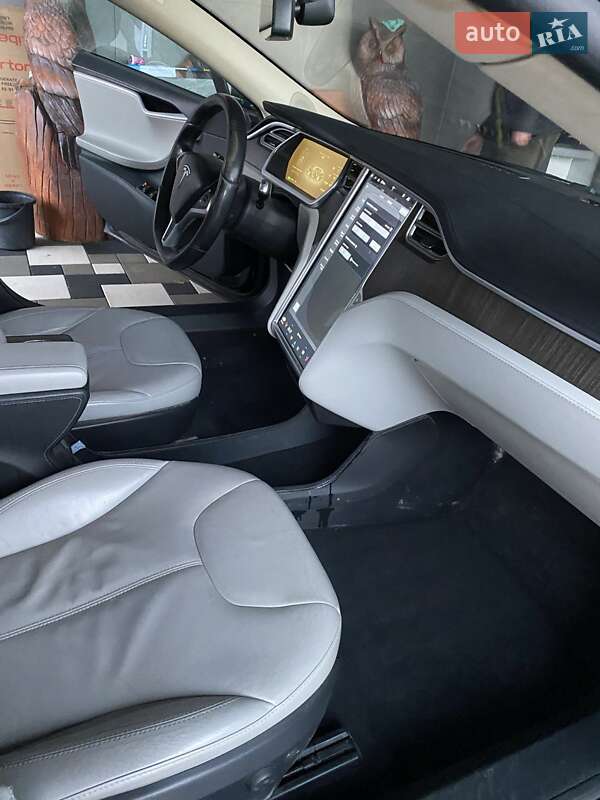 Лифтбек Tesla Model S 2014 в Днепре