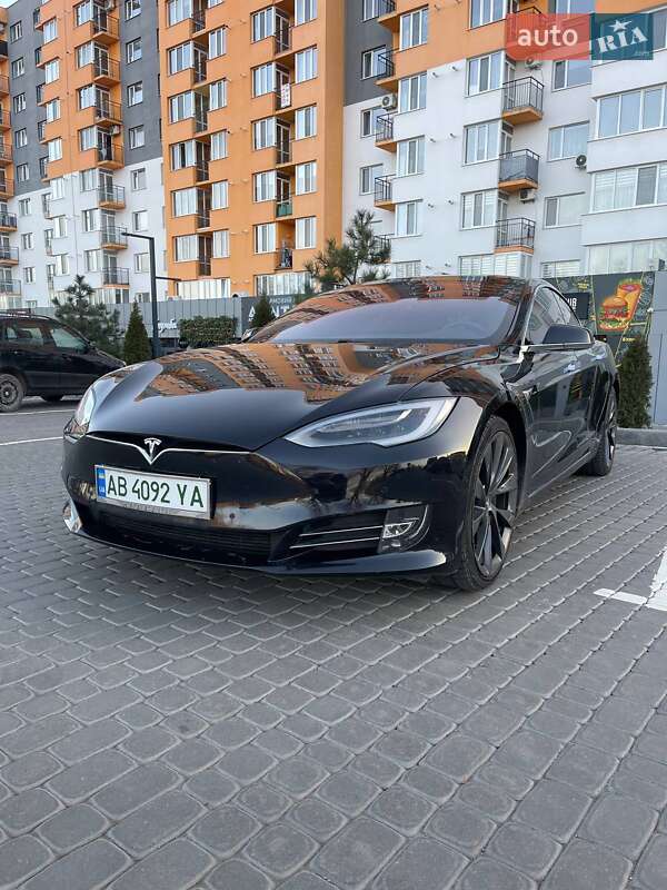 Лифтбек Tesla Model S 2018 в Киеве