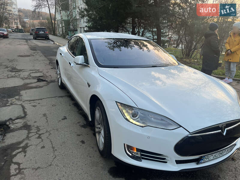Лифтбек Tesla Model S 2014 в Львове фото 2 Лифтбек Tesla Model S 2014 в Львове