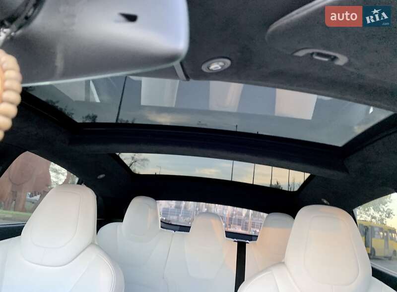Лифтбек Tesla Model S 2017 в Киеве