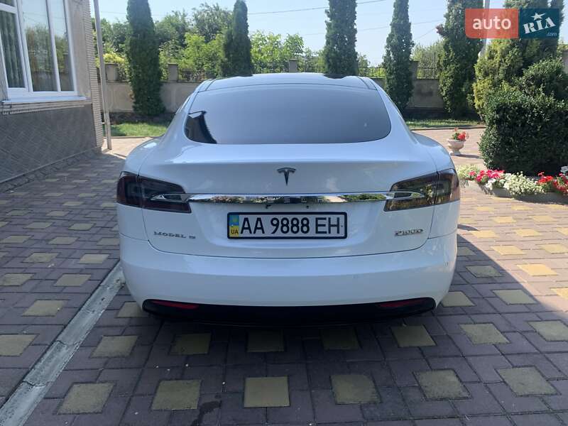 Лифтбек Tesla Model S 2017 в Киеве