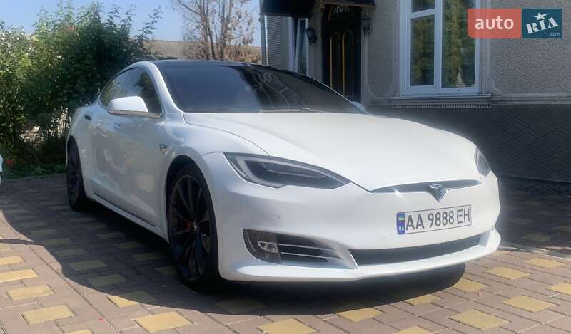 Лифтбек Tesla Model S 2017 в Киеве
