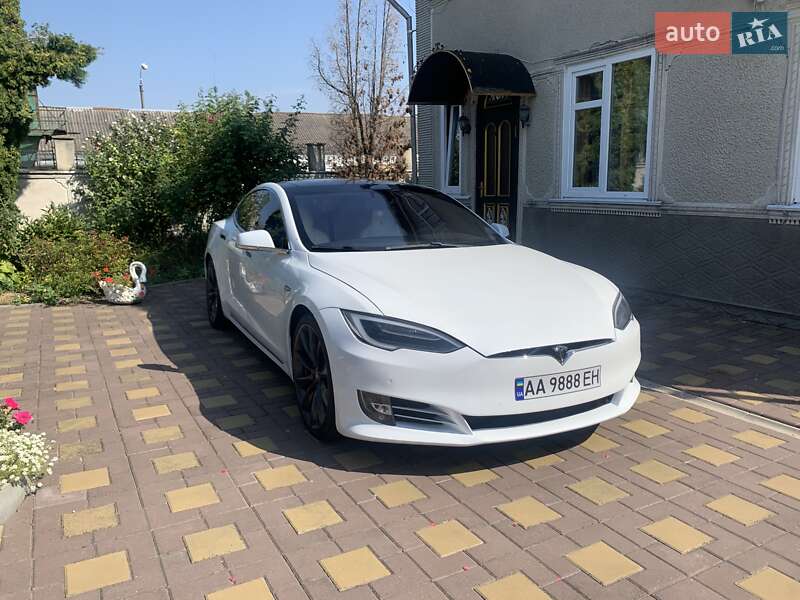 Лифтбек Tesla Model S 2017 в Киеве