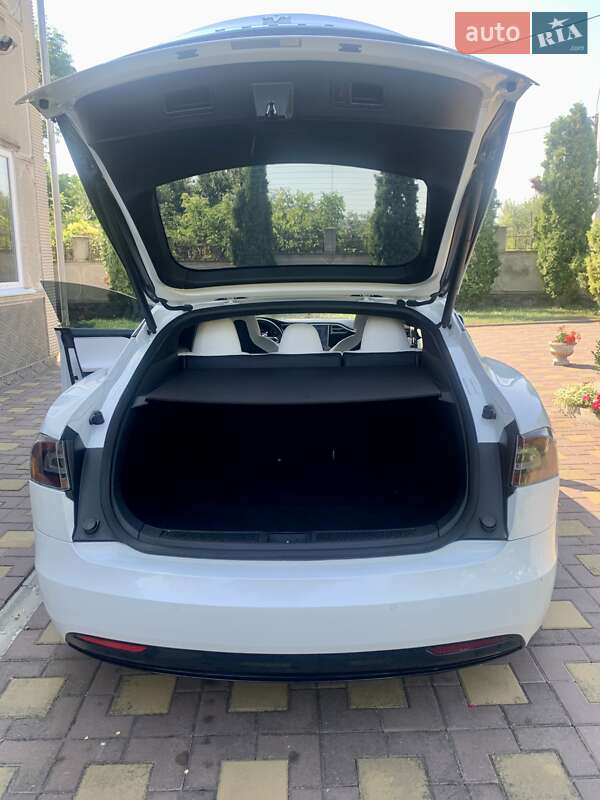 Лифтбек Tesla Model S 2017 в Киеве