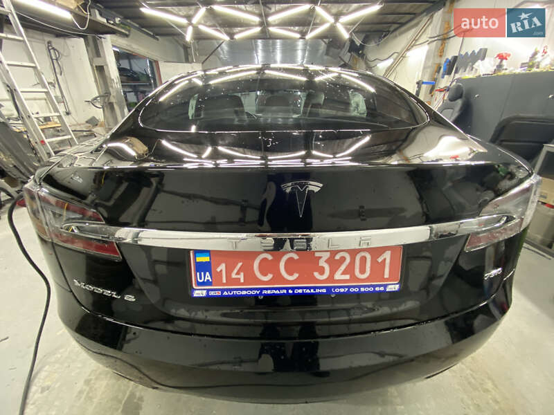 Лифтбек Tesla Model S 2017 в Львове