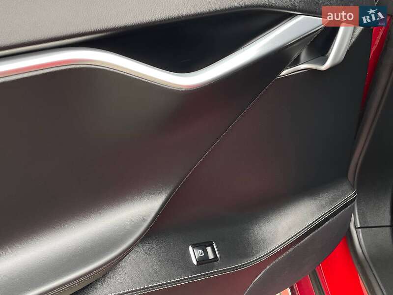 Лифтбек Tesla Model S 2014 в Виннице