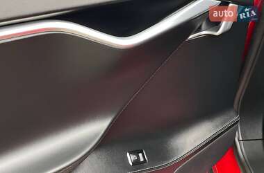 Лифтбек Tesla Model S 2014 в 
