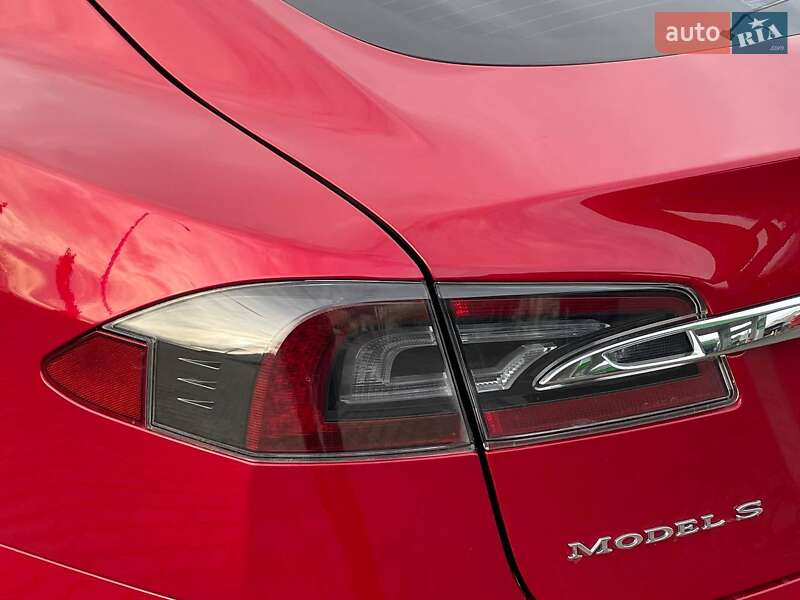 Лифтбек Tesla Model S 2014 в Виннице
