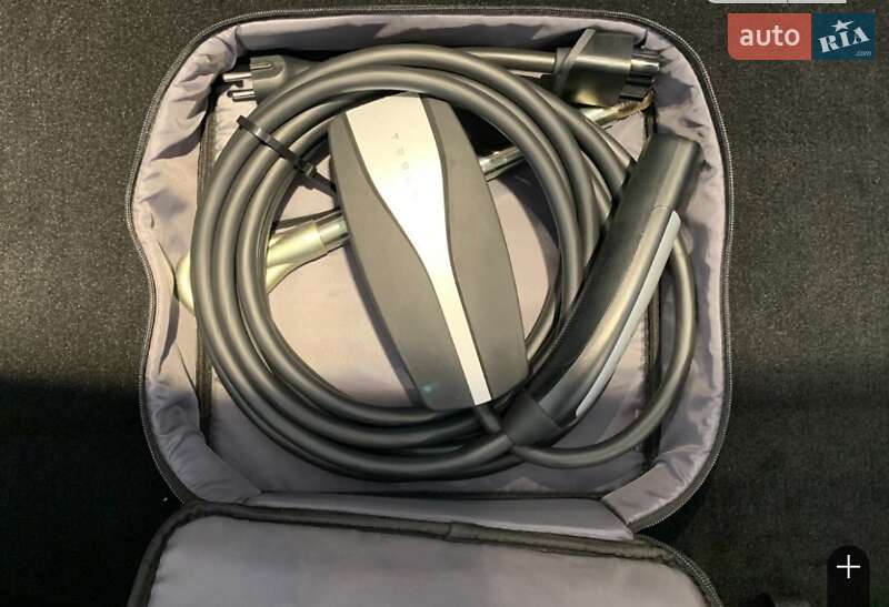 Лифтбек Tesla Model S 2018 в Киеве фото 17 Лифтбек Tesla Model S 2018 в Киеве