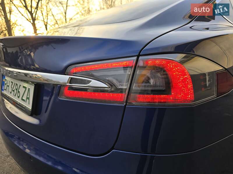 Лифтбек Tesla Model S 2016 в Одессе
