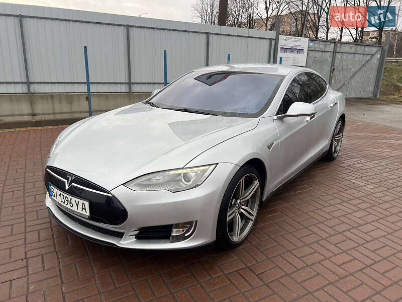 Лифтбек Tesla Model S 2014 в Полтаве