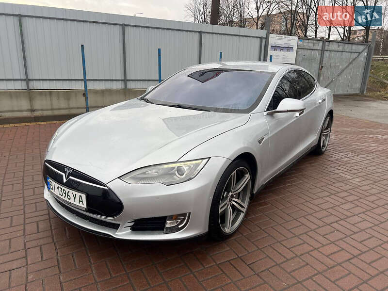 Ліфтбек Tesla Model S 2014 в Полтаві