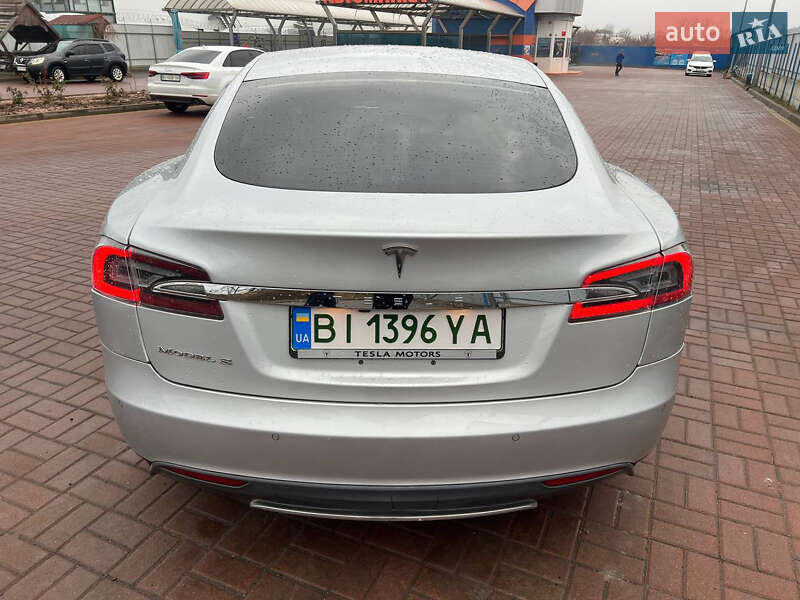 Ліфтбек Tesla Model S 2014 в Полтаві
