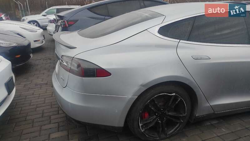 Ліфтбек Tesla Model S 2014 в Бориславі