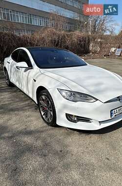 Ліфтбек Tesla Model S 2014 в Львові