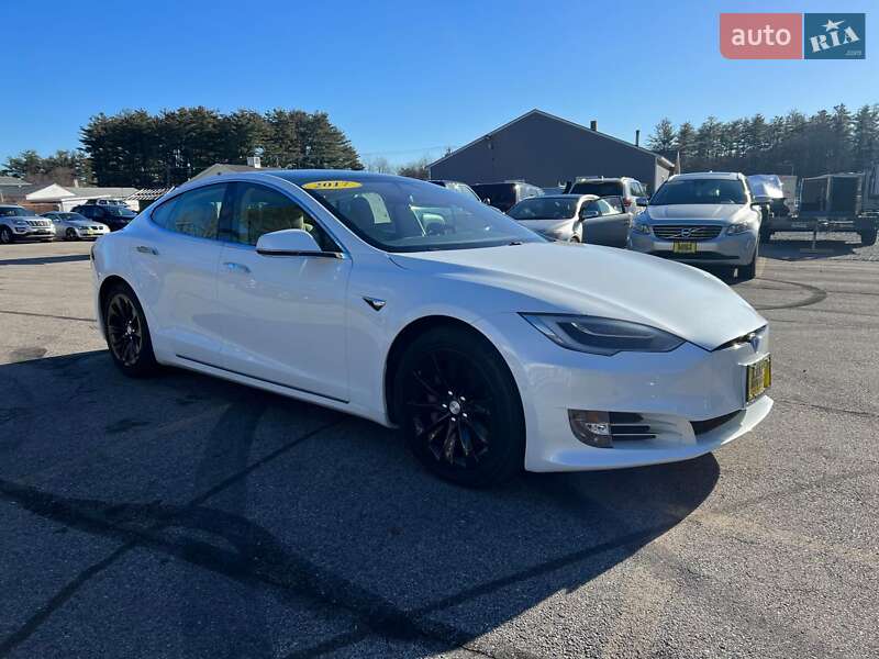 Ліфтбек Tesla Model S 2017 в 
