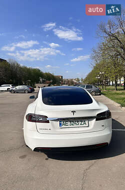 Ліфтбек Tesla Model S 2016 в Кривому Розі