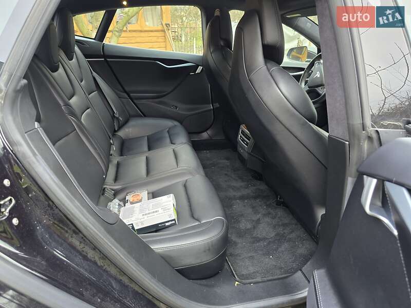 Лифтбек Tesla Model S 2018 в Луцке