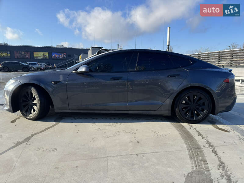 Лифтбек Tesla Model S 2016 в Киеве