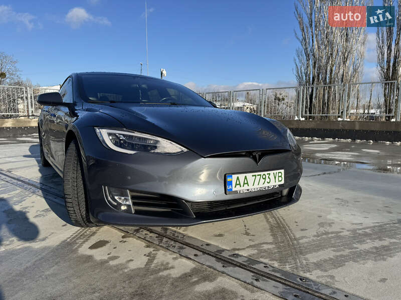 Лифтбек Tesla Model S 2016 в Киеве
