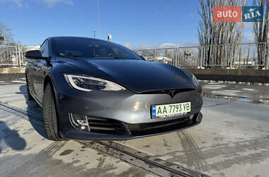 Лифтбек Tesla Model S 2016 в Киеве