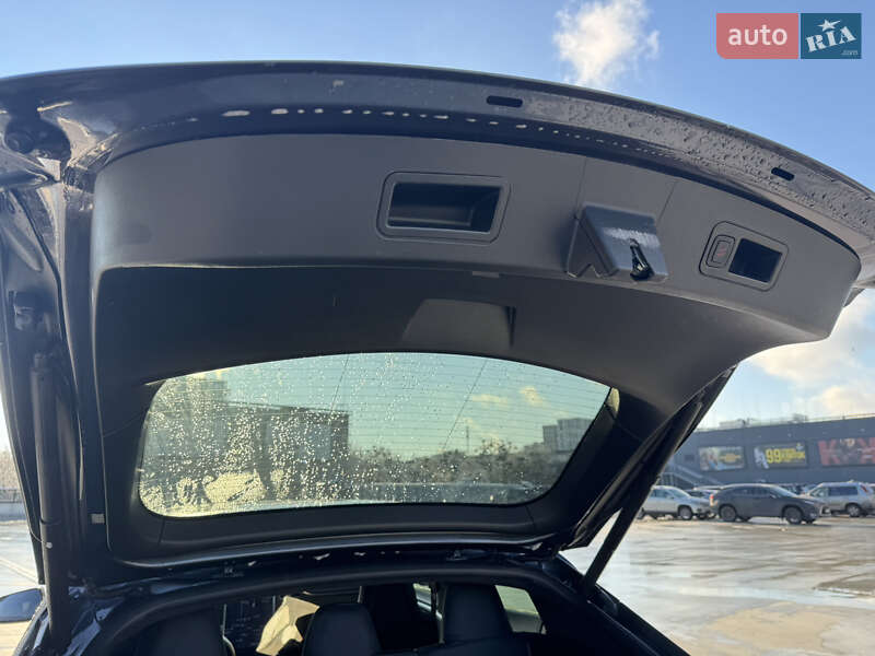Лифтбек Tesla Model S 2016 в Киеве