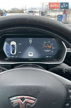 Лифтбек Tesla Model S 2015 в 