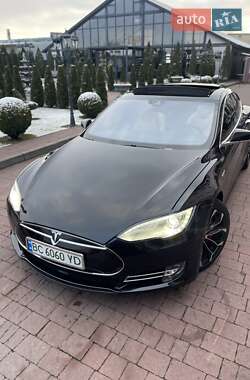 Ліфтбек Tesla Model S 2015 в Стрию