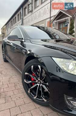 Ліфтбек Tesla Model S 2015 в Стрию